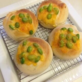 夏っぽい！枝豆とチーズの米粉パン